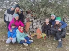 Foto 3 - Un centenar de personas, en la colocaci&oacute;n del bel&eacute;n en Santa Ana