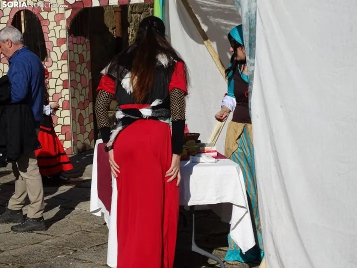 FOTOS | Duruelo 'belenea' y mercadea esta Nochebuena