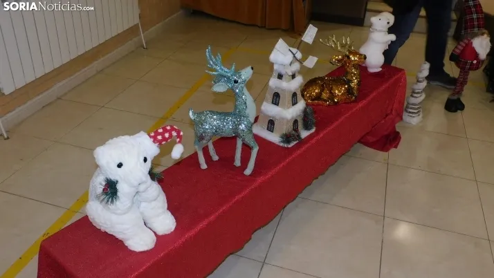 Fotos: los Pajes de los Reyes Magos reciben a decenas de ni&ntilde;os en Golmayo