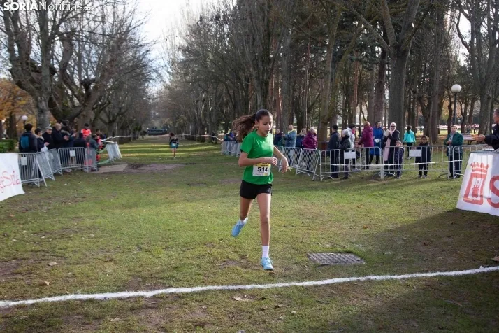 Im&aacute;genes: cientos de escolares en el cross Alameda de Cervantes