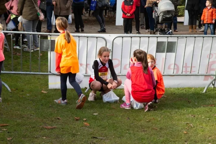 Im&aacute;genes: cientos de escolares en el cross Alameda de Cervantes