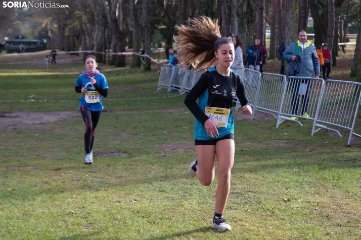 Im&aacute;genes: cientos de escolares en el cross Alameda de Cervantes