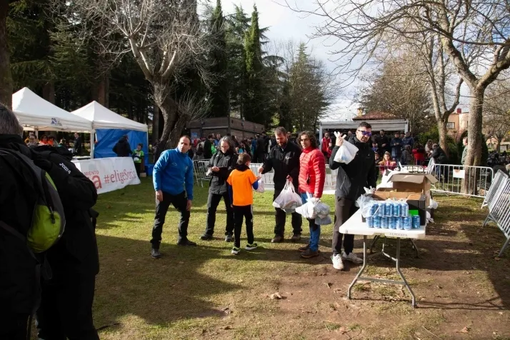 Im&aacute;genes: cientos de escolares en el cross Alameda de Cervantes