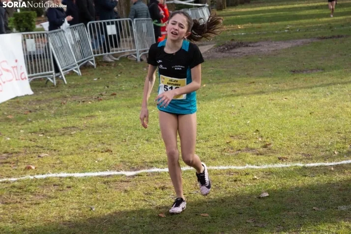 Im&aacute;genes: cientos de escolares en el cross Alameda de Cervantes