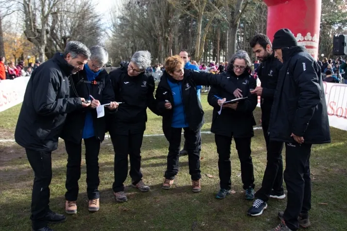 Im&aacute;genes: cientos de escolares en el cross Alameda de Cervantes