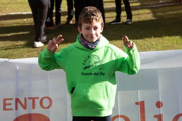 Im&aacute;genes: cientos de escolares en el cross Alameda de Cervantes