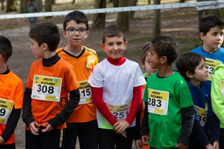 Im&aacute;genes: cientos de escolares en el cross Alameda de Cervantes
