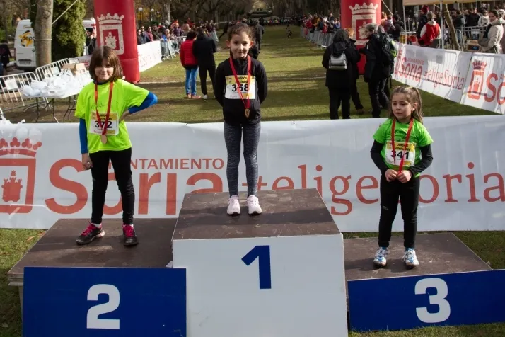 Im&aacute;genes: cientos de escolares en el cross Alameda de Cervantes