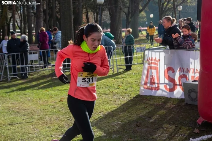 Im&aacute;genes: cientos de escolares en el cross Alameda de Cervantes