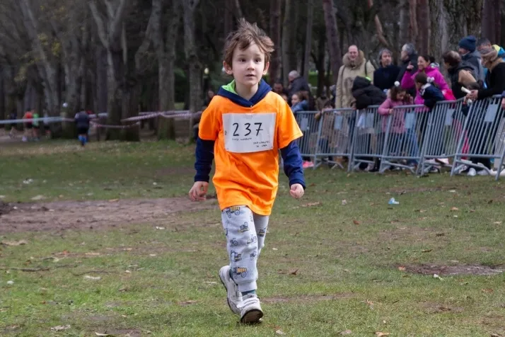 Im&aacute;genes: cientos de escolares en el cross Alameda de Cervantes