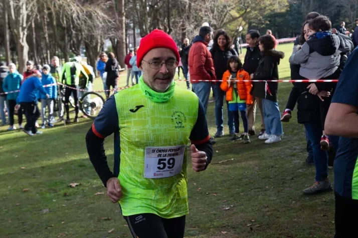 Im&aacute;genes: cientos de escolares en el cross Alameda de Cervantes