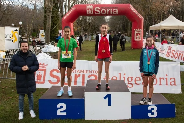 Im&aacute;genes: cientos de escolares en el cross Alameda de Cervantes