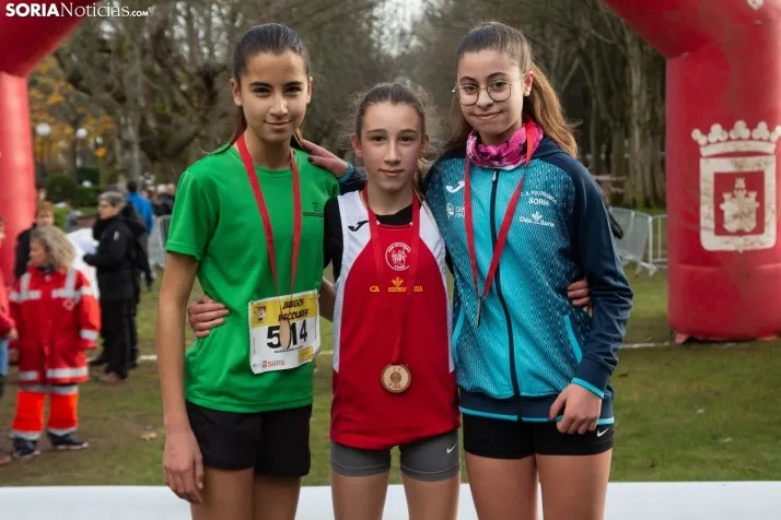 Im&aacute;genes: cientos de escolares en el cross Alameda de Cervantes