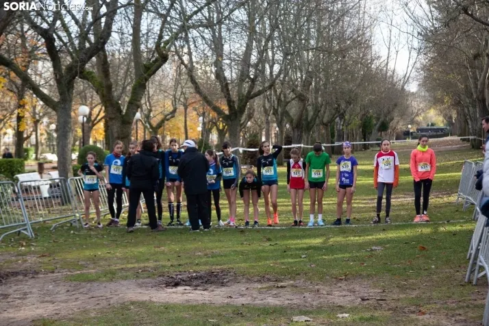 Im&aacute;genes: cientos de escolares en el cross Alameda de Cervantes