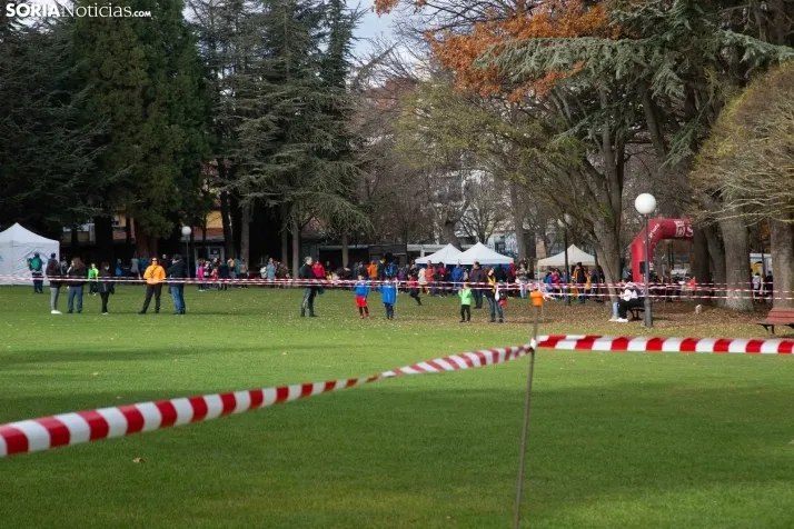 Im&aacute;genes: cientos de escolares en el cross Alameda de Cervantes