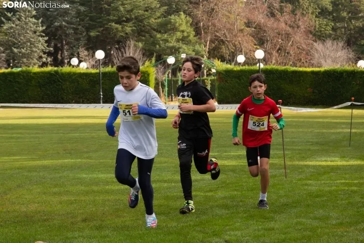 Im&aacute;genes: cientos de escolares en el cross Alameda de Cervantes