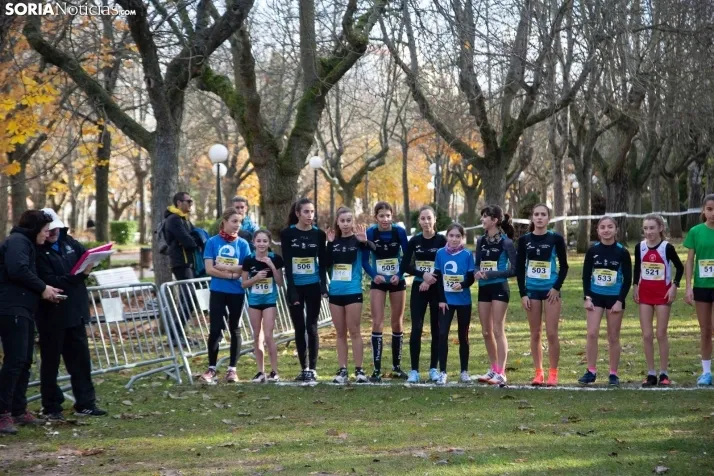 Im&aacute;genes: cientos de escolares en el cross Alameda de Cervantes