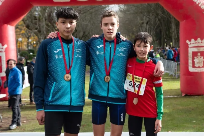 Im&aacute;genes: cientos de escolares en el cross Alameda de Cervantes