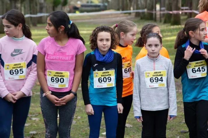 Im&aacute;genes: cientos de escolares en el cross Alameda de Cervantes