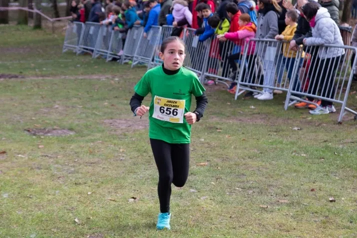 Im&aacute;genes: cientos de escolares en el cross Alameda de Cervantes