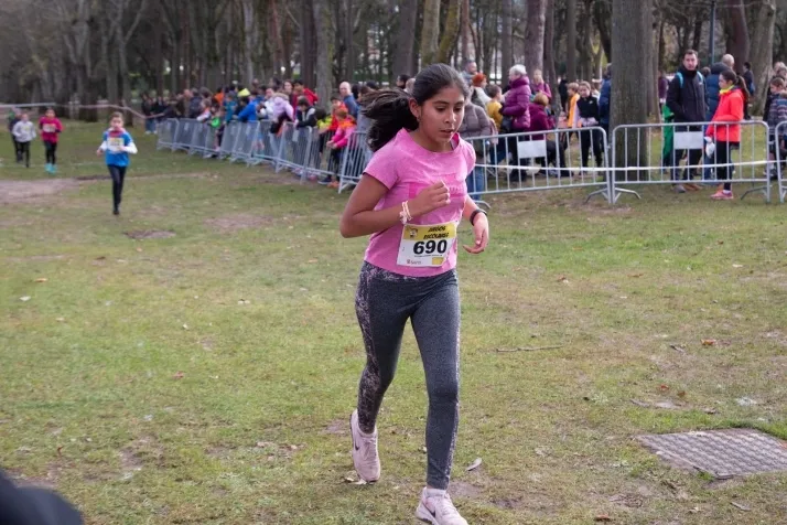 Im&aacute;genes: cientos de escolares en el cross Alameda de Cervantes
