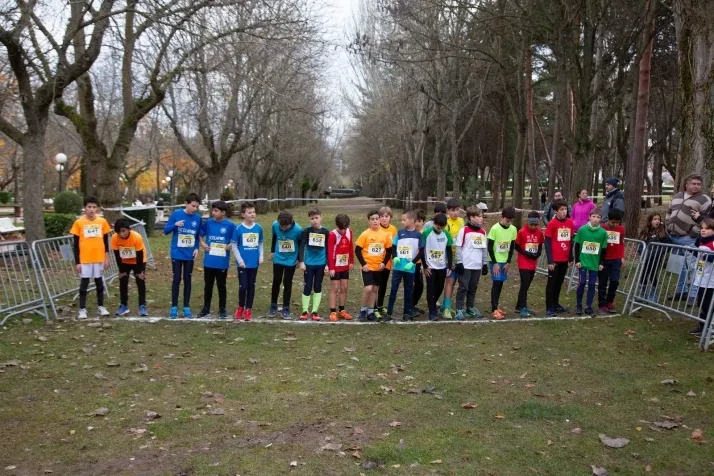 Im&aacute;genes: cientos de escolares en el cross Alameda de Cervantes