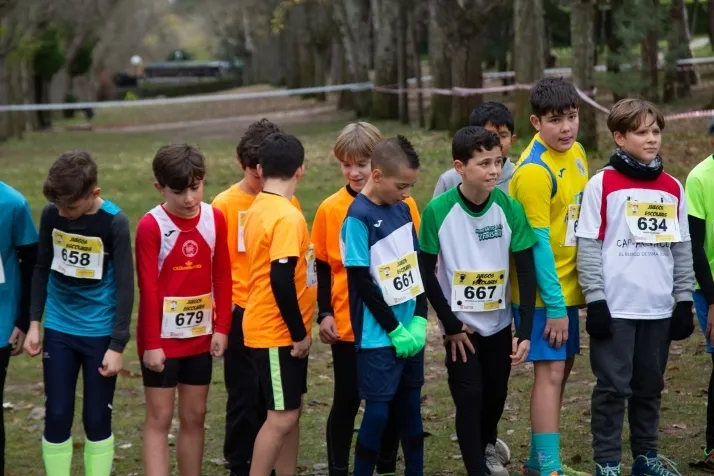 Im&aacute;genes: cientos de escolares en el cross Alameda de Cervantes
