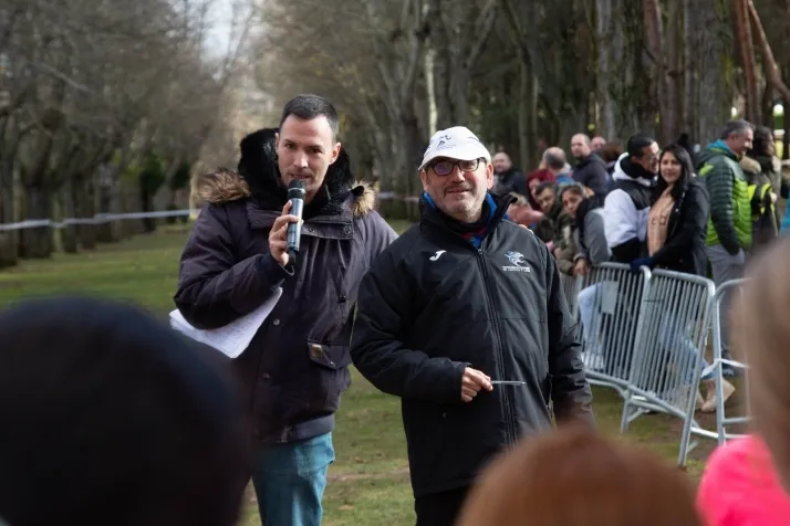 Im&aacute;genes: cientos de escolares en el cross Alameda de Cervantes