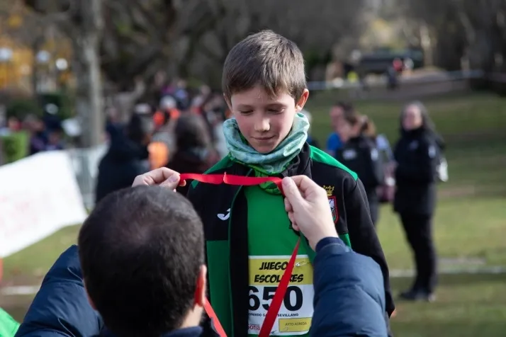 Im&aacute;genes: cientos de escolares en el cross Alameda de Cervantes