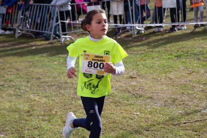 Im&aacute;genes: cientos de escolares en el cross Alameda de Cervantes