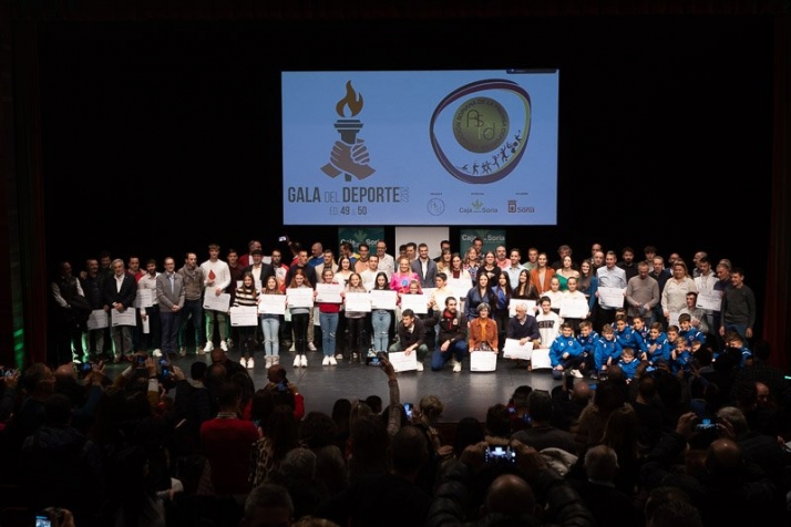Foto de familia de los premiados/ Asociación Soriana de la Prensa Deportiva.