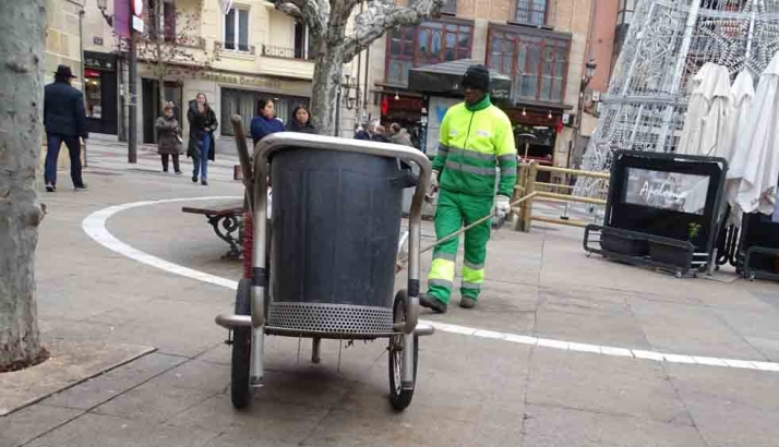 IU lamenta la concesión privada del servicio de basuras