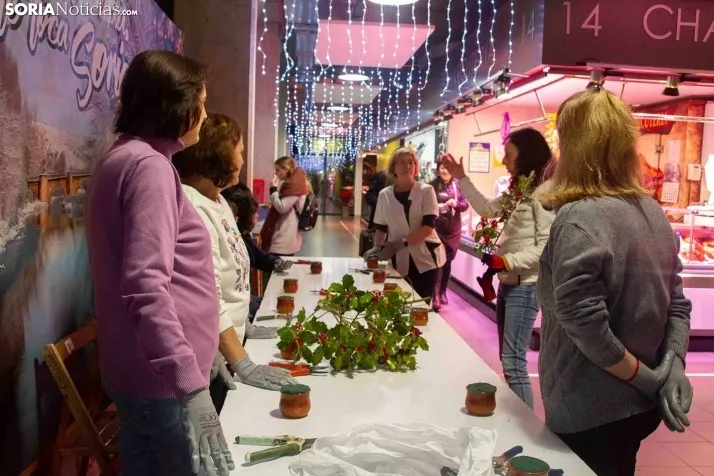 Taller de centros de acebos.