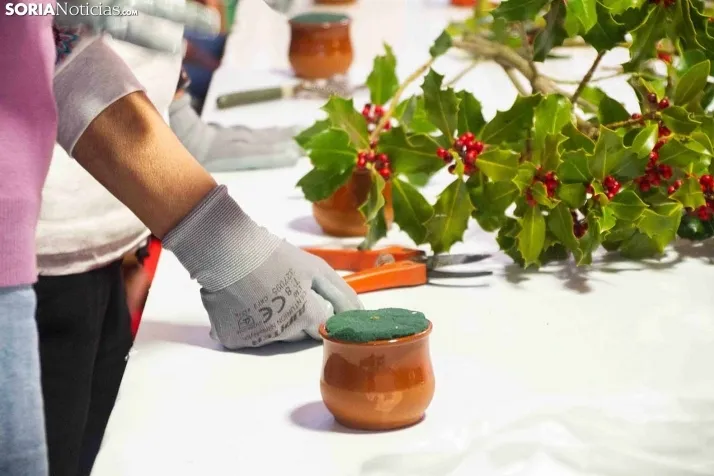 Taller de centros de acebos.