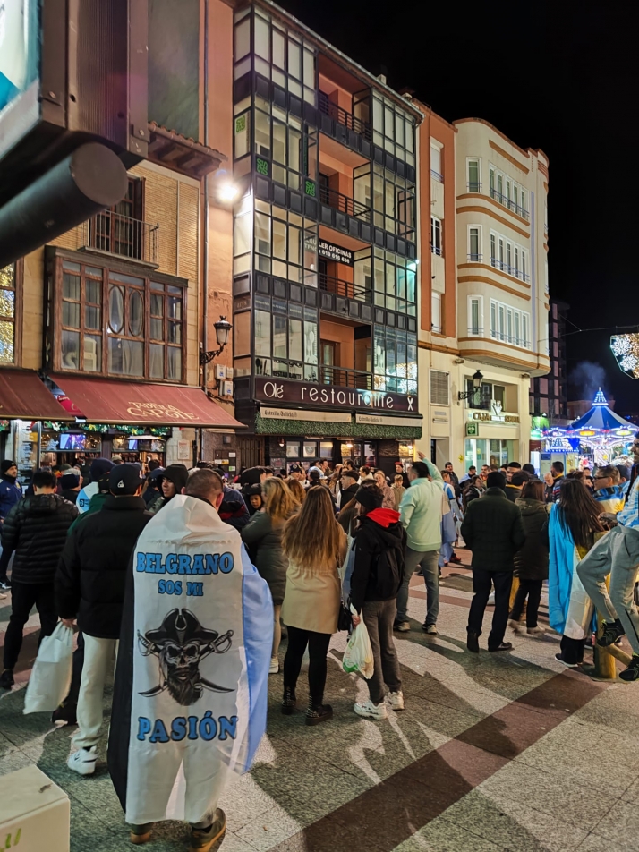 Los argentinos de Soria celebran que son tricampeones del mundo