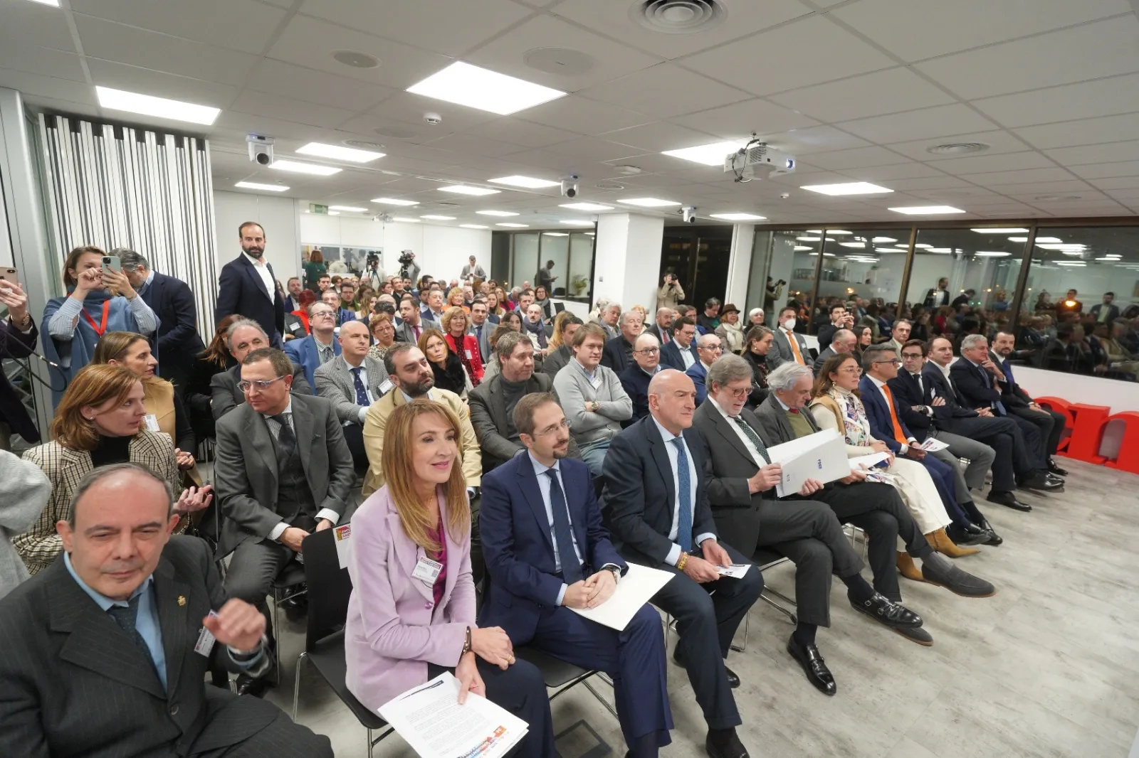 Foto 2 - 150 empresarios, 40 sorianos en Madrid, abordan las posibilidades de futuro de Castilla y Le&oacute;n