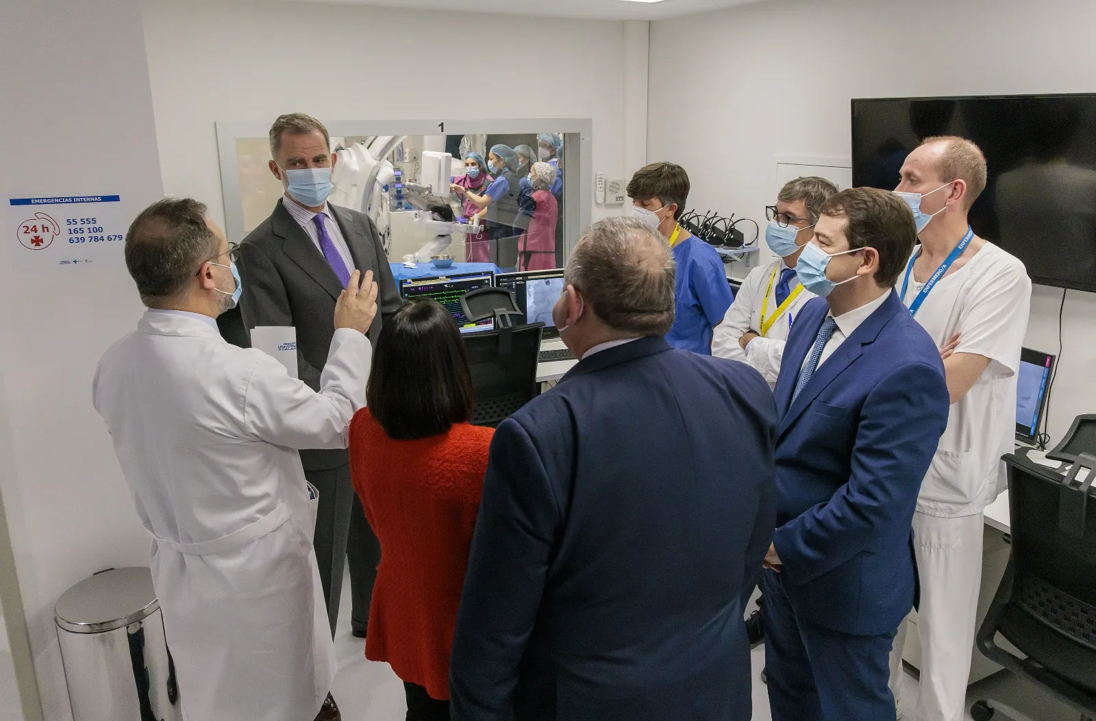 Foto 2 - Ma&ntilde;ueco muestra al Rey el hospital de Salamanca 