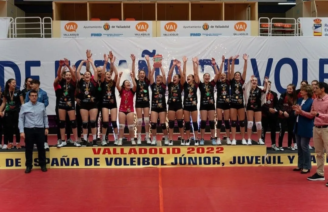 Foto 2 - Las cadetes del Sporting Santo Domingo se proclaman campeonas de la Copa de Espa&ntilde;a