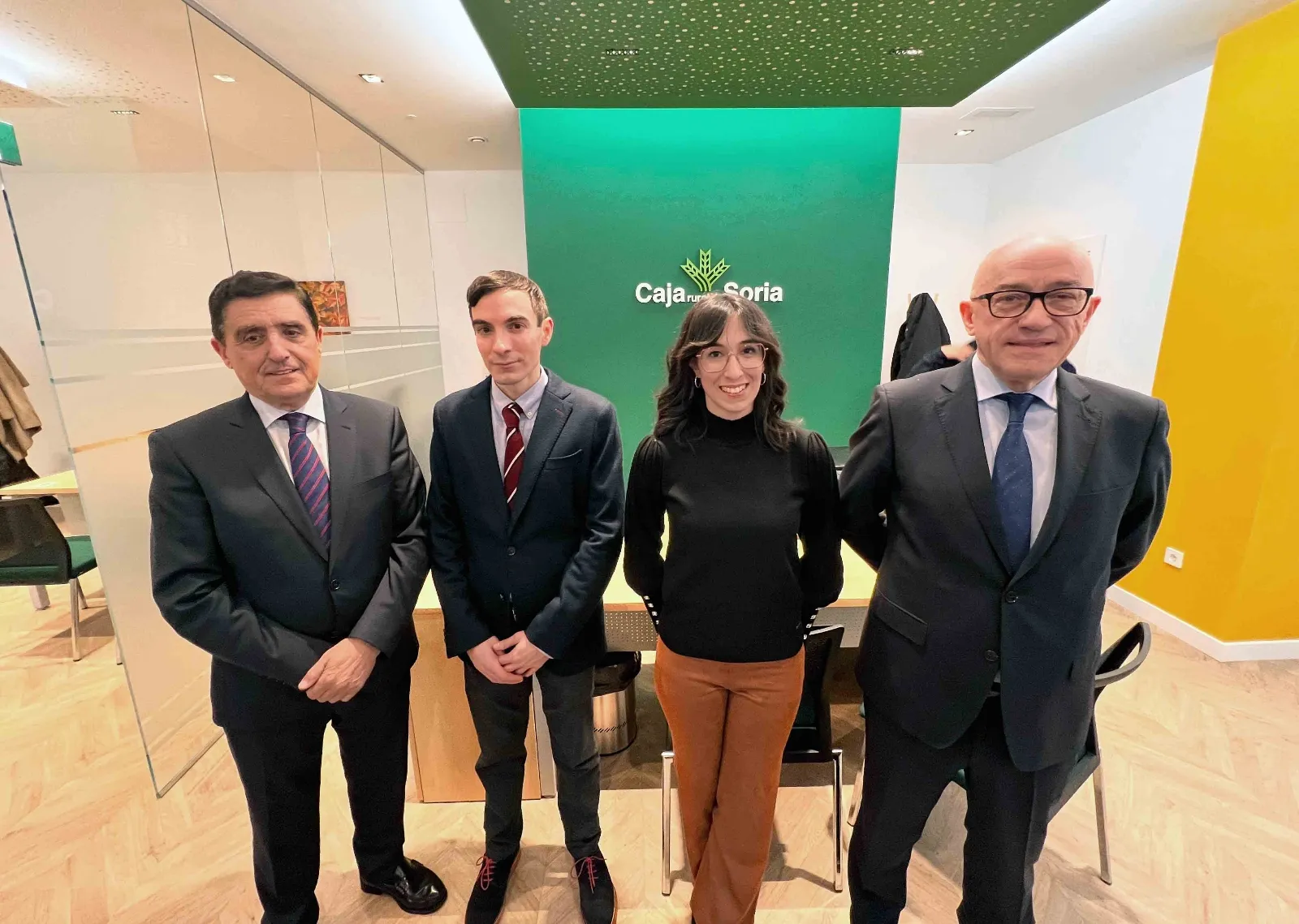 Martínez (izda.), Manrique, Fernández y Barca en las nuevas dependencias. /CRS