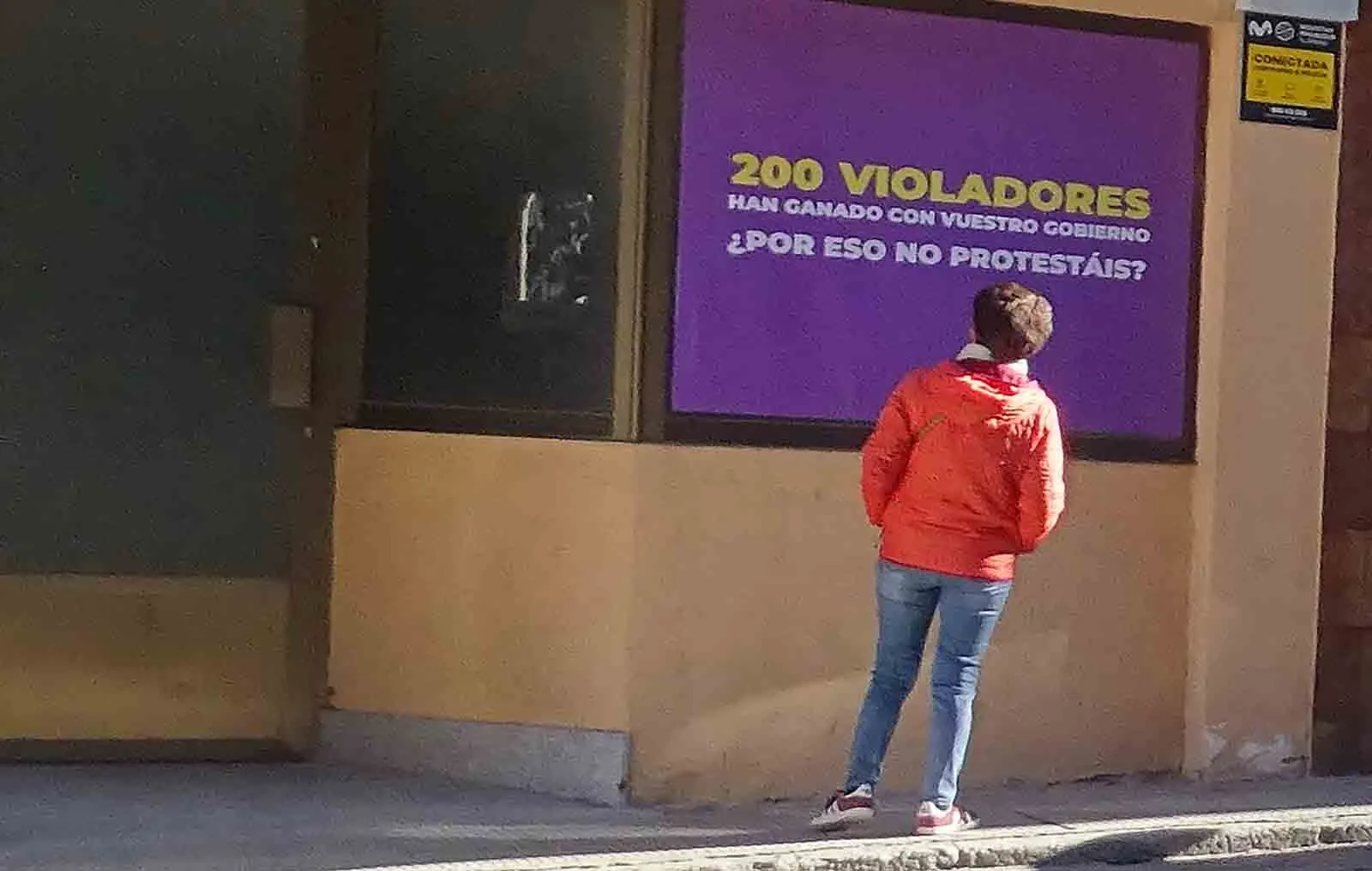 Foto 2 - Nula asistencia en la convocatoria de repulsa a las medidas pro vida ante la sede de Vox