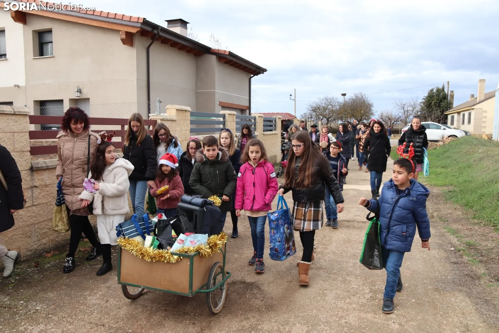 Foto 2 - Fotos: Martialay sigue fiel a sus tradiciones y realiza su habitual pedida de aguinaldos