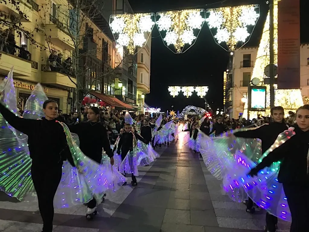 Foto 2 - El Club Pat&iacute;n Soria brilla en la Cabalgata de Reyes de la capital