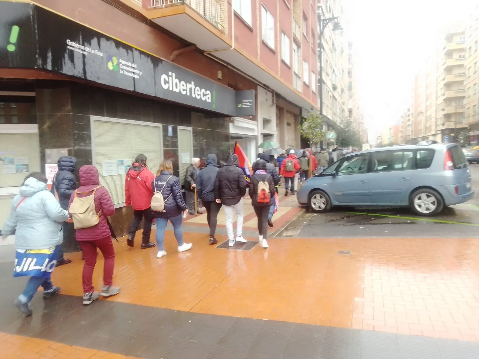 Foto 2 - Unos 400 aficionados rojillos se dejan ver en Logro&ntilde;o