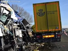 Foto 4 - Dos fallecidos y un herido en una colision de dos camiones en Golmayo