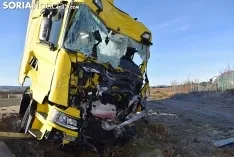 Foto 6 - Dos fallecidos y un herido en una colision de dos camiones en Golmayo