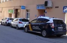 Foto 4 - Nula asistencia en la convocatoria de repulsa a las medidas pro vida ante la sede de Vox