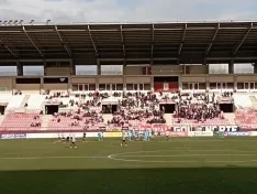 Foto 11 - Unos 400 aficionados rojillos se dejan ver en Logro&ntilde;o
