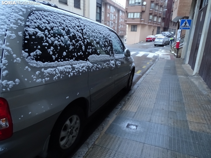 La galer&iacute;a m&aacute;s blanca: Soria amanece jugando con la nieve