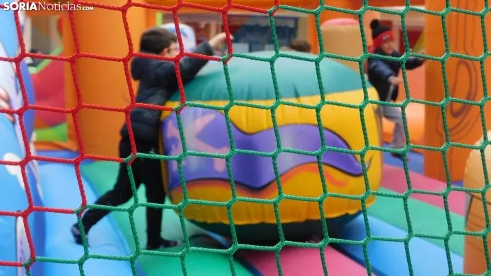 Fotos: los Pajes Reales recogen los deseos de los ni&ntilde;os de Almaz&aacute;n