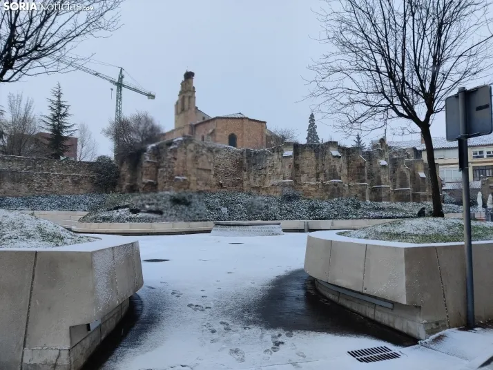 La galer&iacute;a m&aacute;s blanca: Soria amanece jugando con la nieve